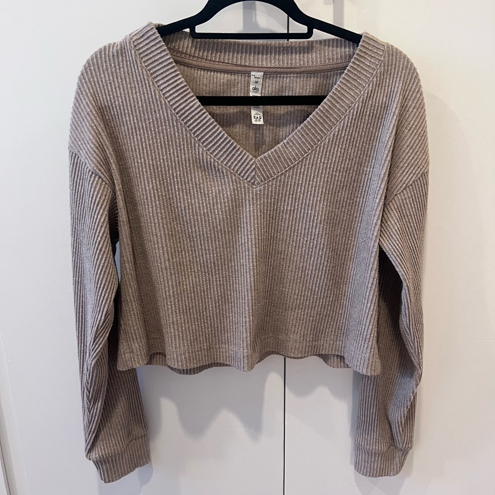 Alo Yoga Muse Ribbed V Neck Pullover & Jogger Set - Picture 2 of 12